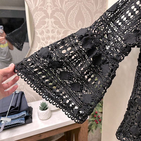 LACE TOP - Picture 2 of 3